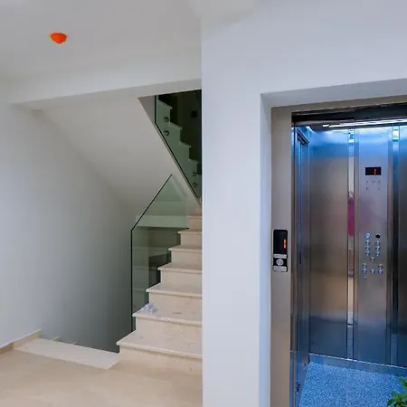 Апарт-отель Sky Way Skk Luxury